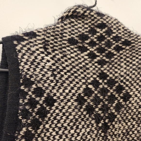 BCBGMaxAzria Fringed Sweater Vest - Picture 9 of 10